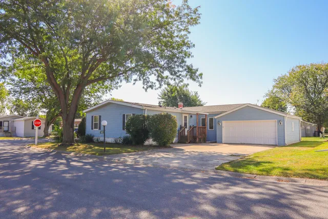 a view of a house with backyard and trees
