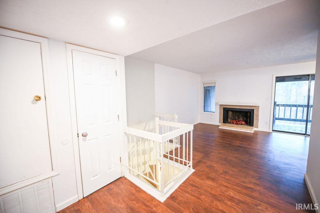 9024 South Pointe Ridge Lane Bloomington, IN 47401 - Photo 5 of 24