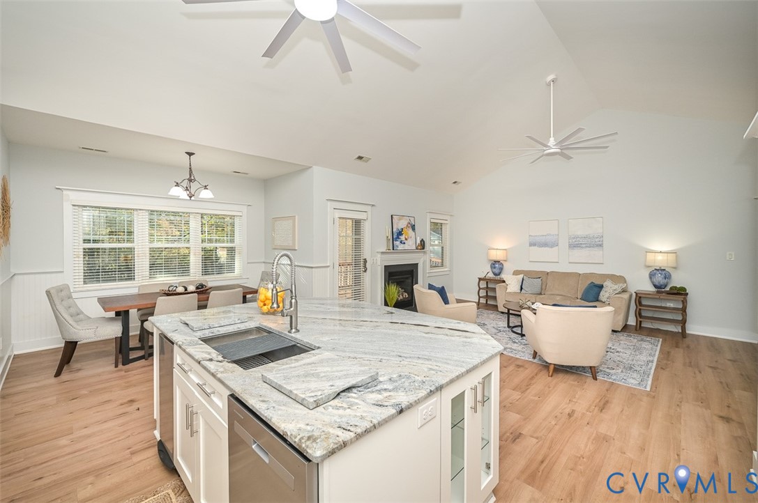 337 Shelton Place Aylett, VA 23009 - Photo 19 of 40 Kitchen with decorative backsplash, glass insert c
