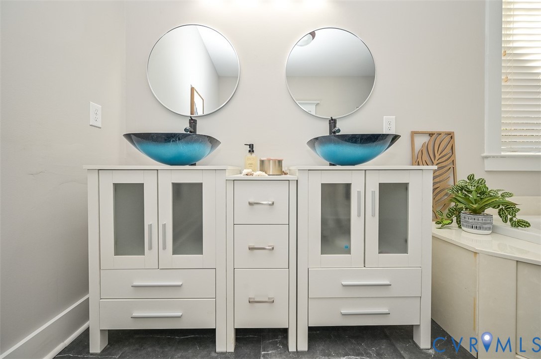 337 Shelton Place Aylett, VA 23009 - Photo 39 of 40 Double vanity