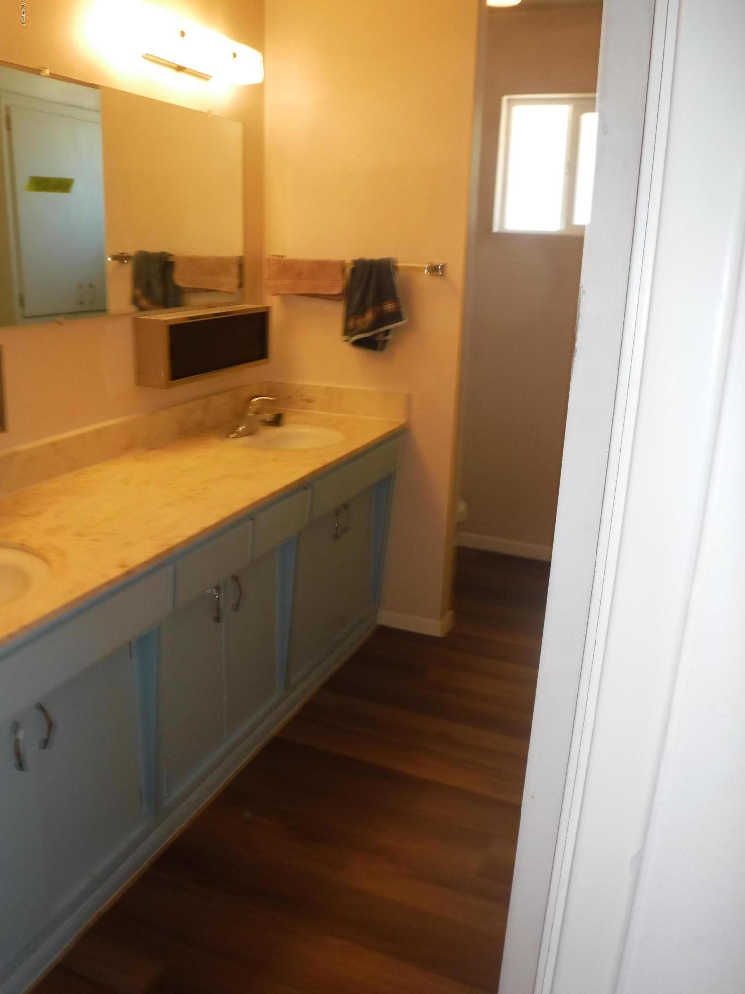 3117 West Calavar Road Phoenix, AZ 85053 - Photo 18 of 33 Bath