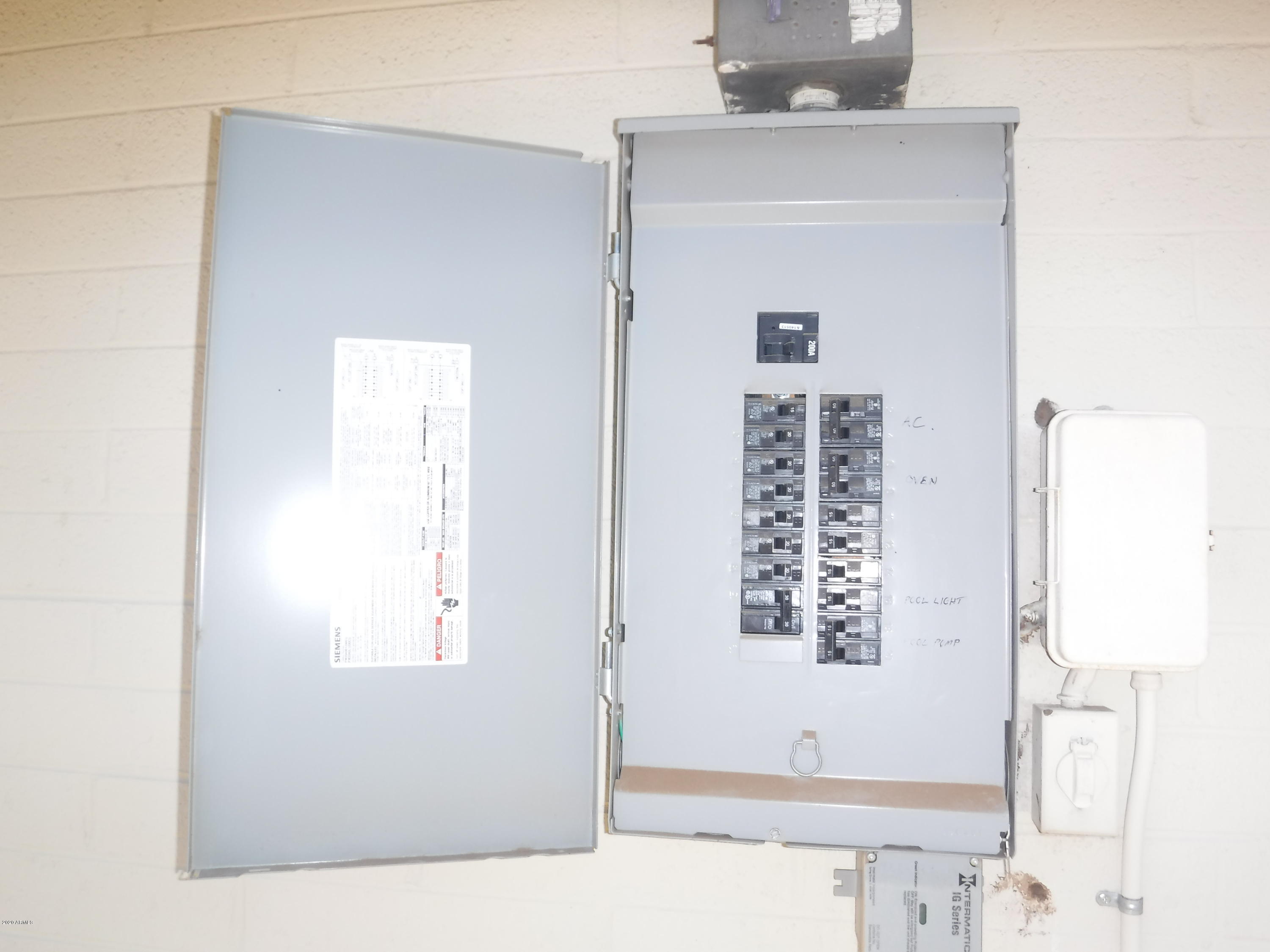 3117 West Calavar Road Phoenix, AZ 85053 - Photo 21 of 33 Updated panel