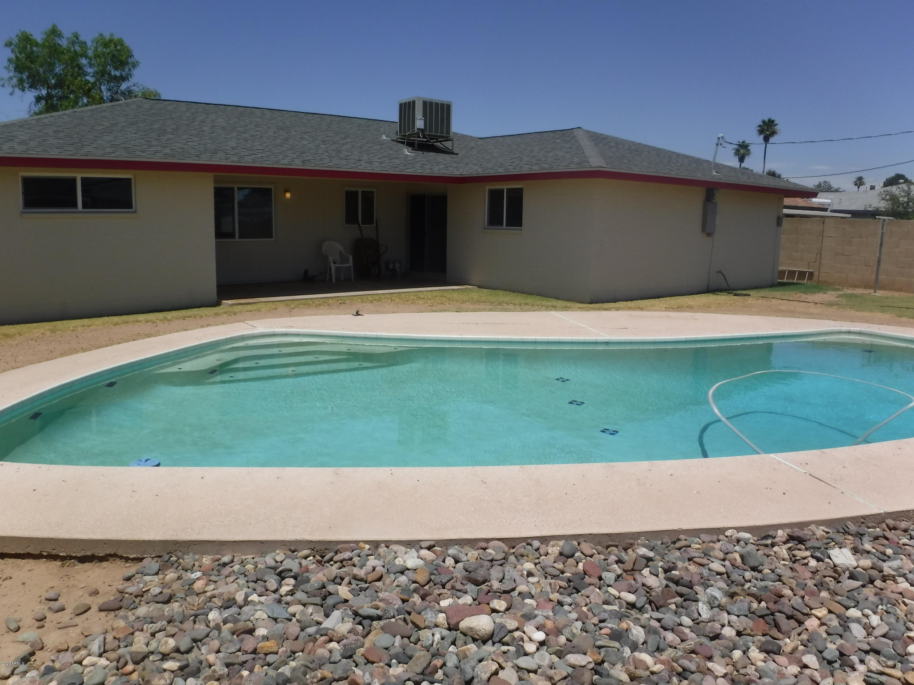 3117 West Calavar Road Phoenix, AZ 85053 - Photo 3 of 33 Diving pool