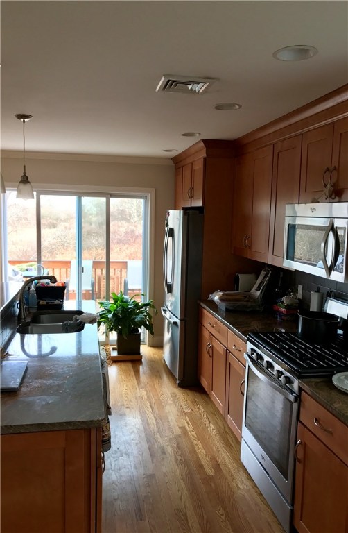 9 Marshall Lane Middletown, RI 02842 - Photo 15 of 39