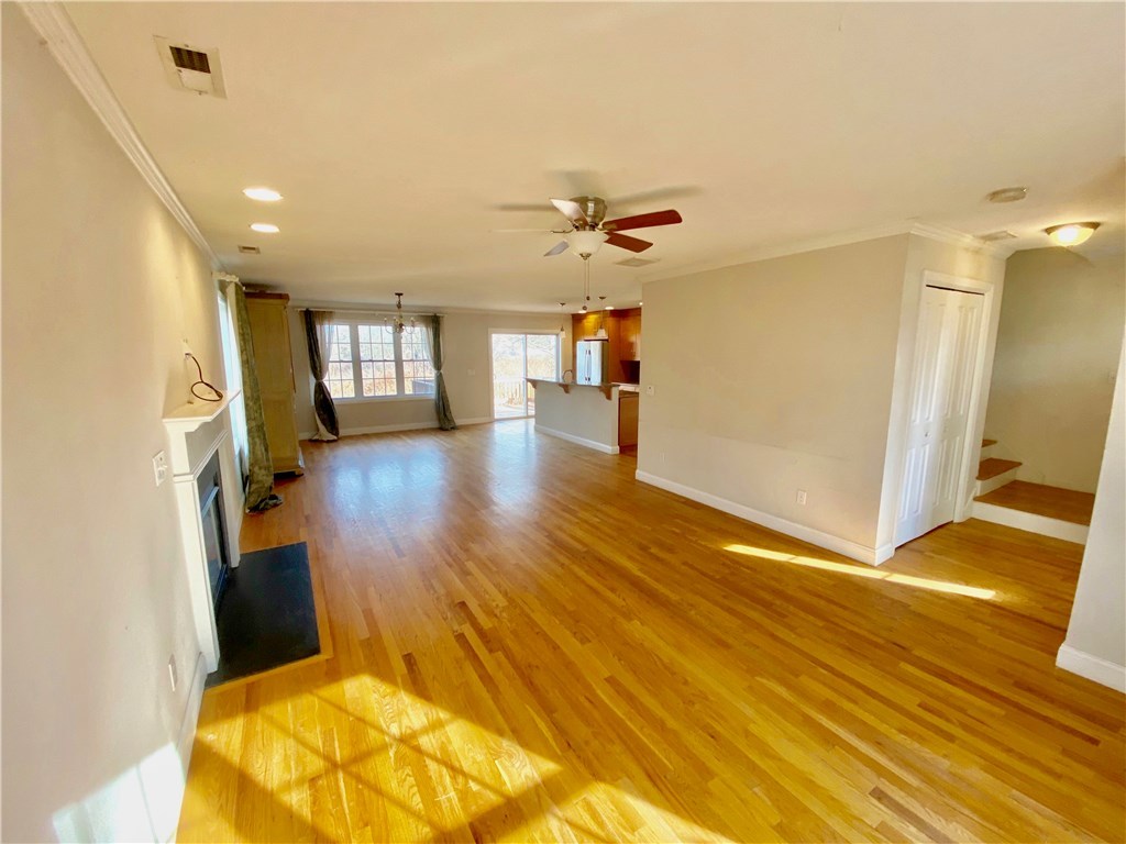 9 Marshall Lane Middletown, RI 02842 - Photo 4 of 39