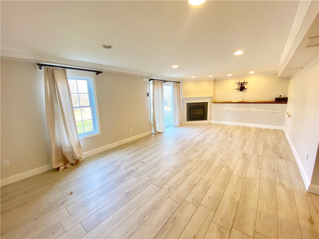 9 Marshall Lane Middletown, RI 02842 - Photo 8 of 39