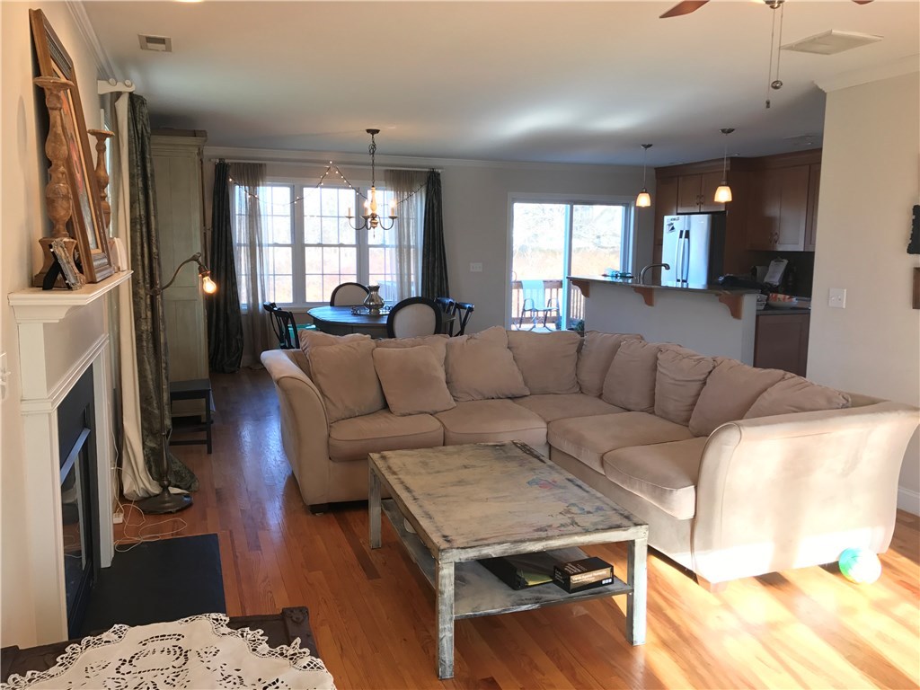 9 Marshall Lane Middletown, RI 02842 - Photo 10 of 39