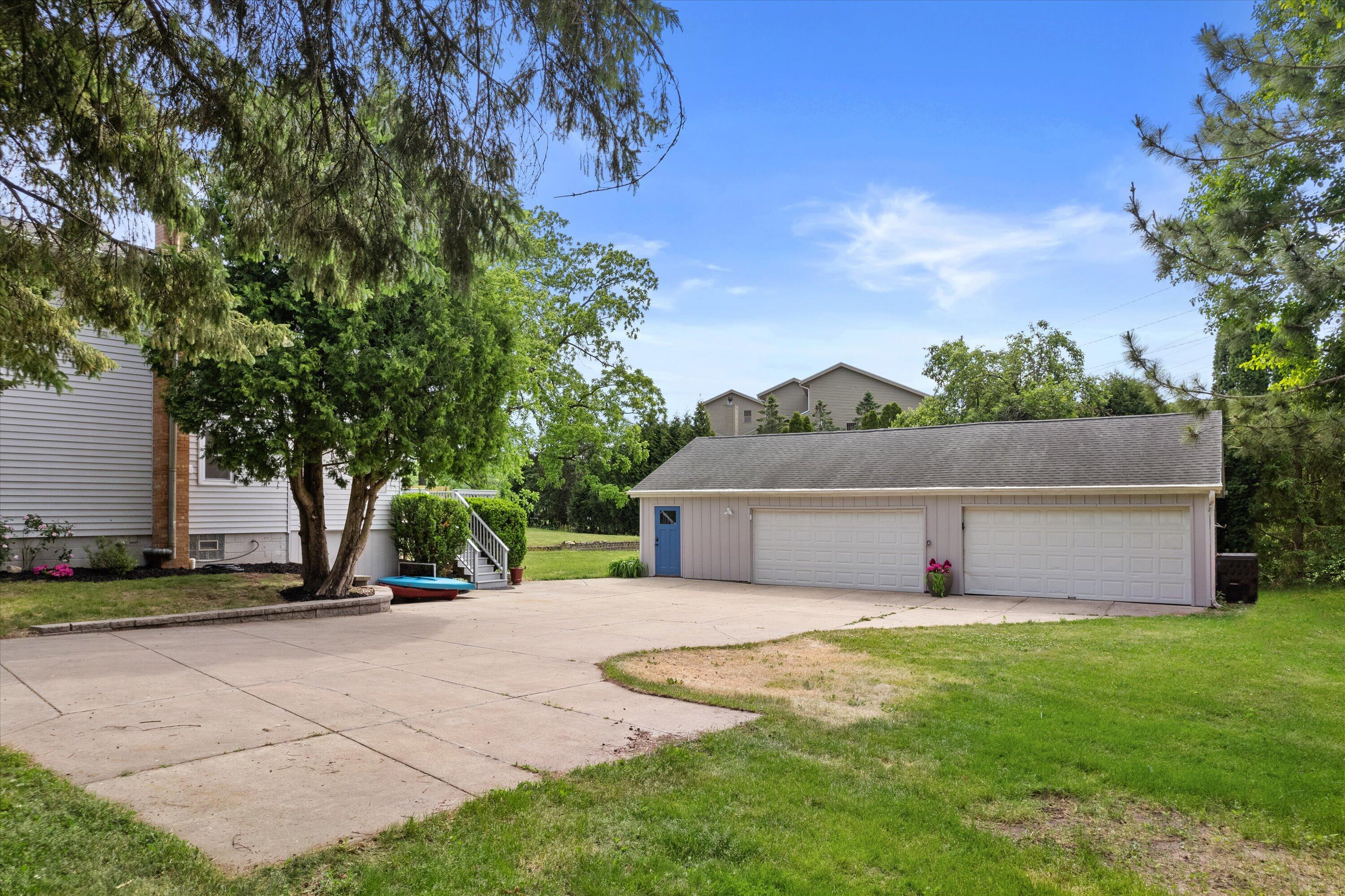 1542 3rd Street Delafield, WI 53018 - Photo 2 of 55 4.5 car garage