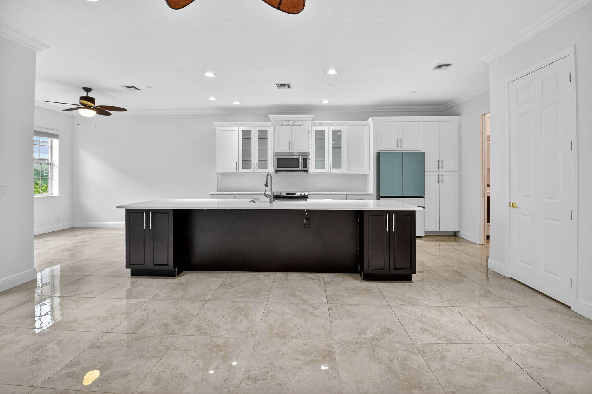 125 Lancaster Road Boynton Beach, FL 33426 - Photo 14 of 46 Living Room & Kitchen