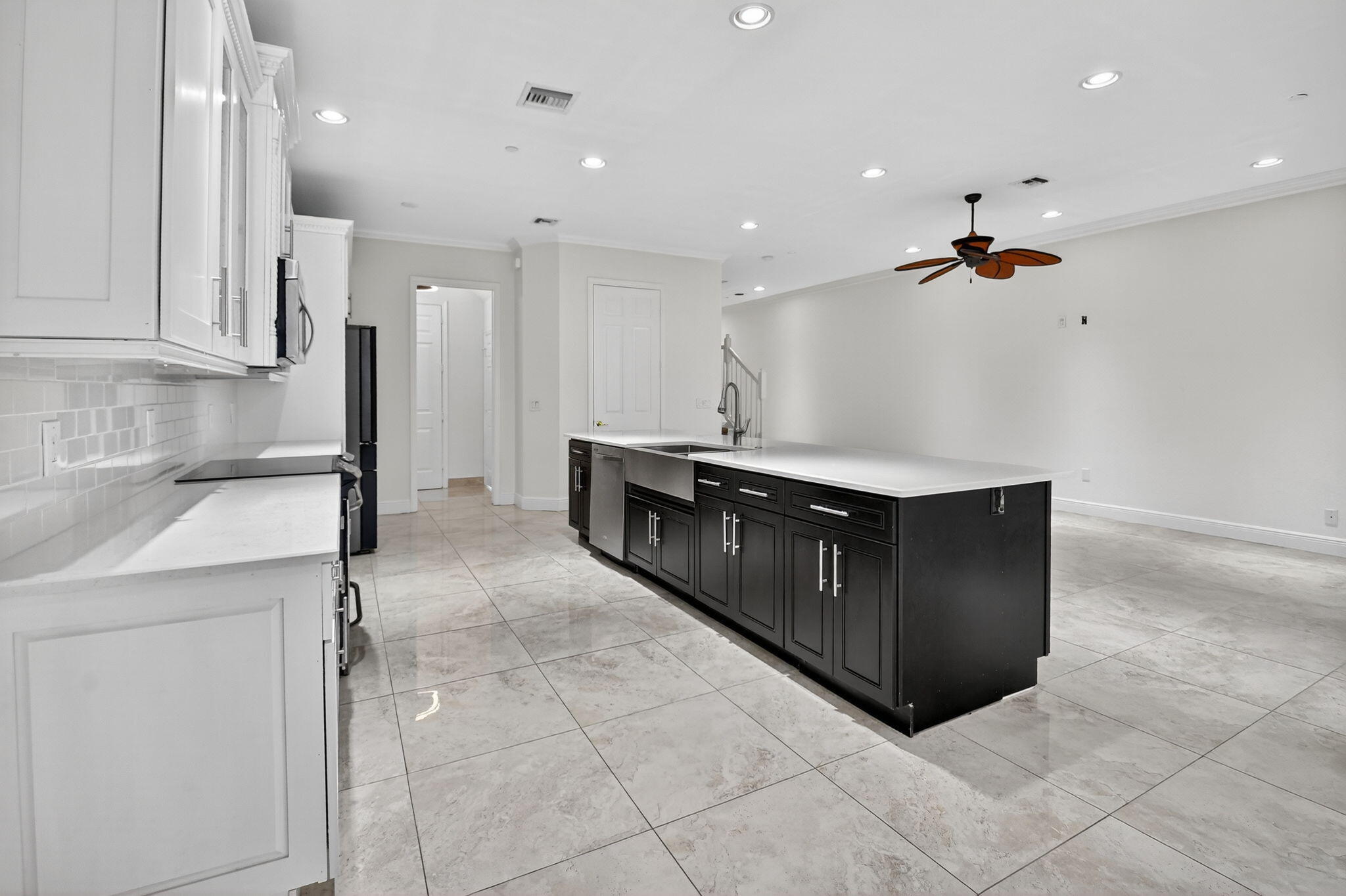 125 Lancaster Road Boynton Beach, FL 33426 - Photo 17 of 46 Kitchen & Living Room