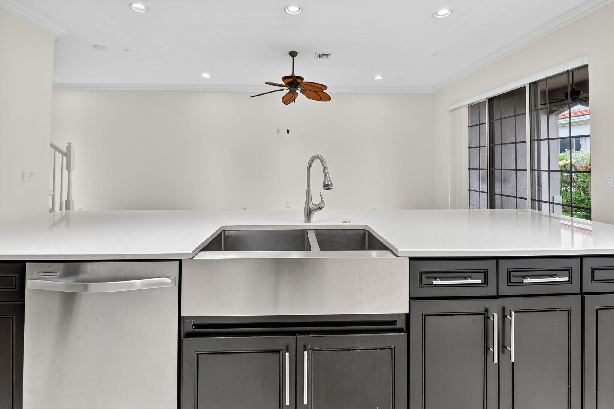 125 Lancaster Road Boynton Beach, FL 33426 - Photo 8 of 46 Large island w/ deep sink