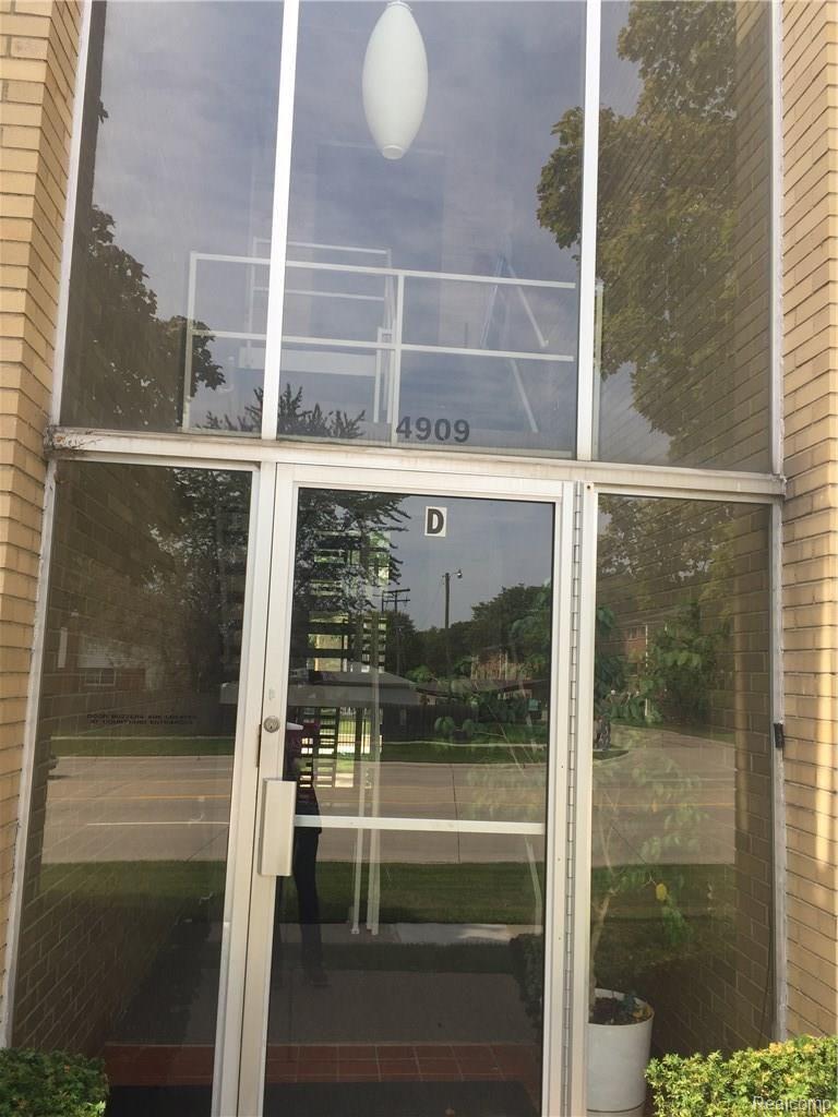 4909 Crooks Road, Unit 49 Royal Oak, MI 48073 - Photo 5 of 9 IMG-2014.JPG