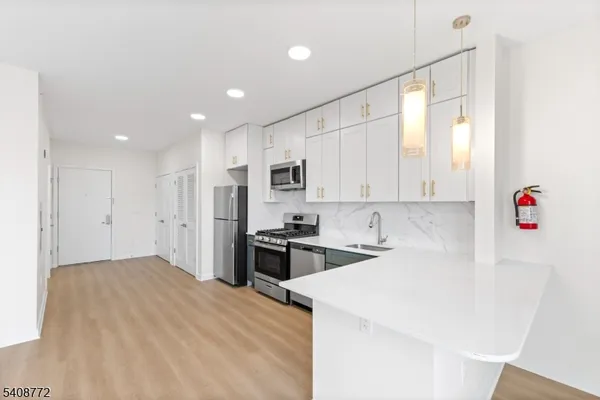 $2,280 | 321 East 3rd Street, Unit 433, Plainfield, NJ 07060
