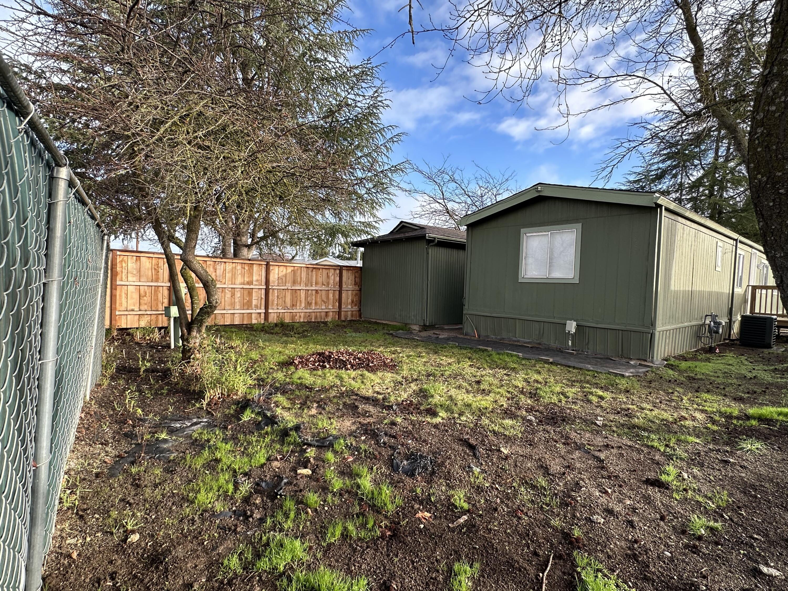 991 Carol Rae Medford, OR 97501 - Photo 20 of 30 BACKYARD