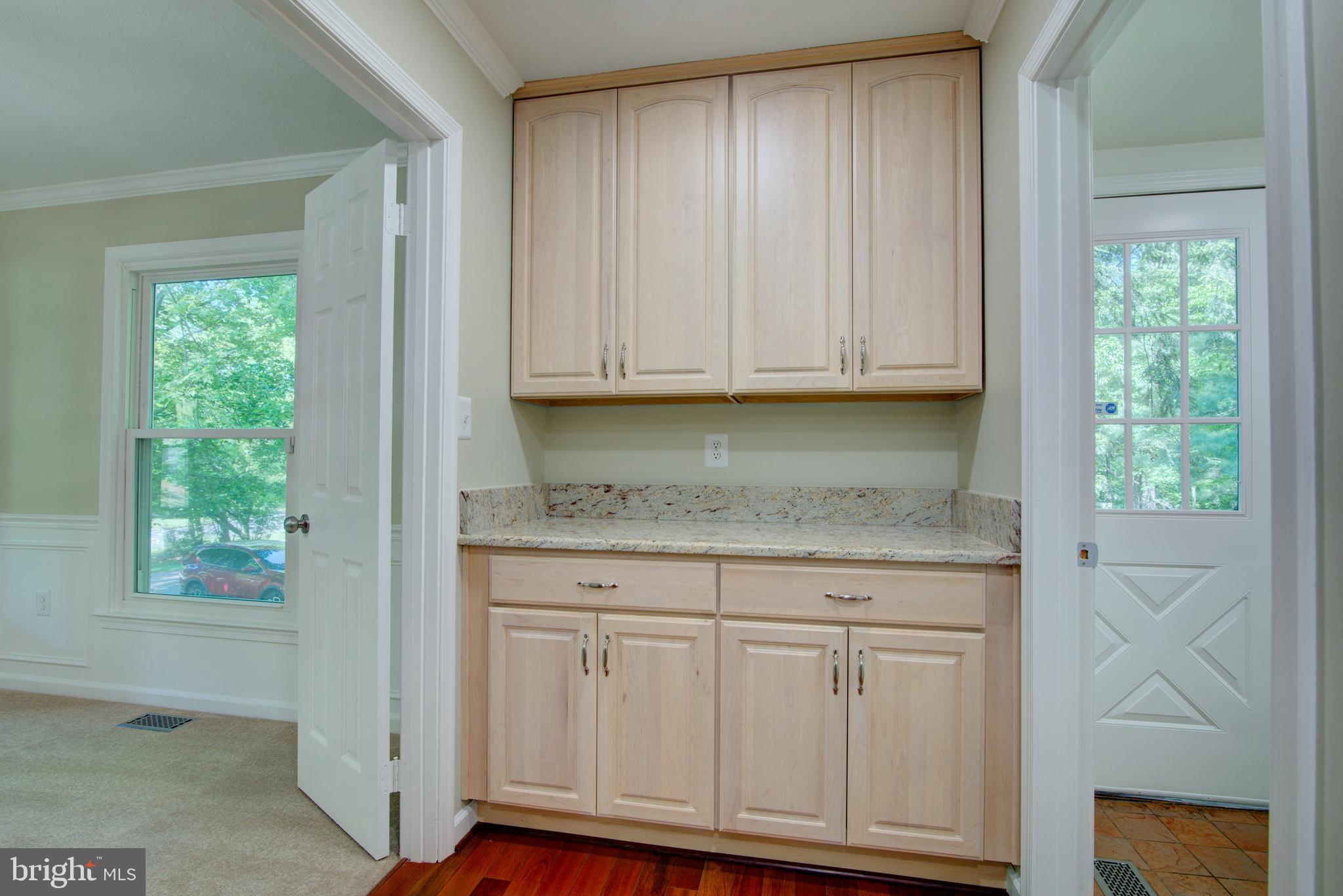 44 Carrollton Road Sterling, VA 20165 - Photo 13 of 75 Butlers pantry