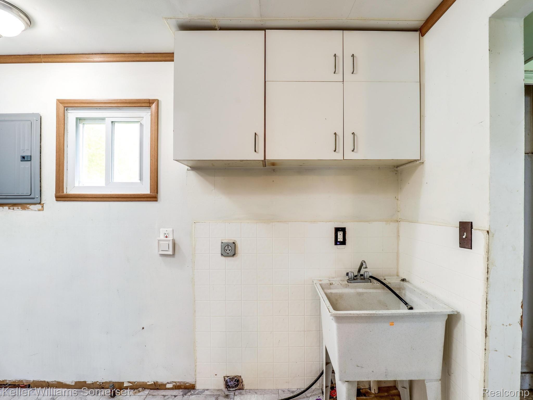 8237 Rivard Avenue Warren, MI 48089 - Photo 17 of 28 LAUNDRY AREA
