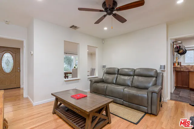 $4,900 | 16641 Gilmore Street, Lake Balboa, CA 91406