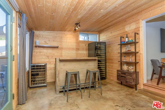 $4,900 | 16641 Gilmore Street, Lake Balboa, CA 91406