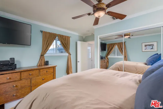 $4,900 | 16641 Gilmore Street, Lake Balboa, CA 91406