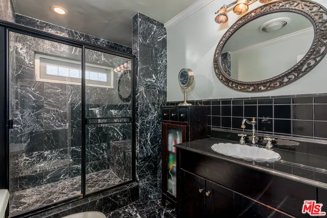 $4,900 | 16641 Gilmore Street, Lake Balboa, CA 91406