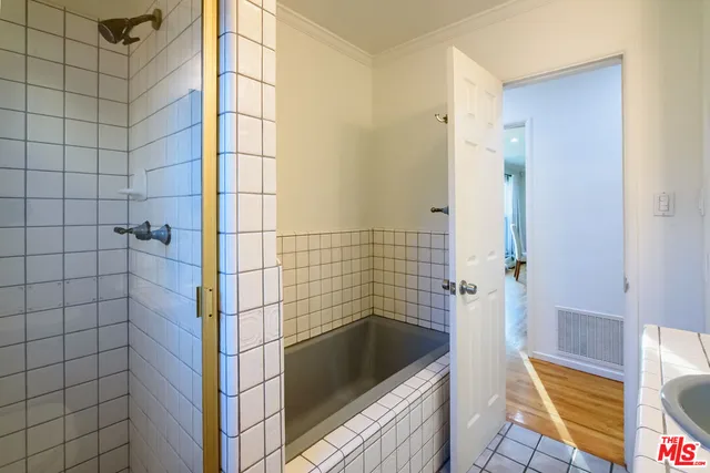 $4,900 | 16641 Gilmore Street, Lake Balboa, CA 91406