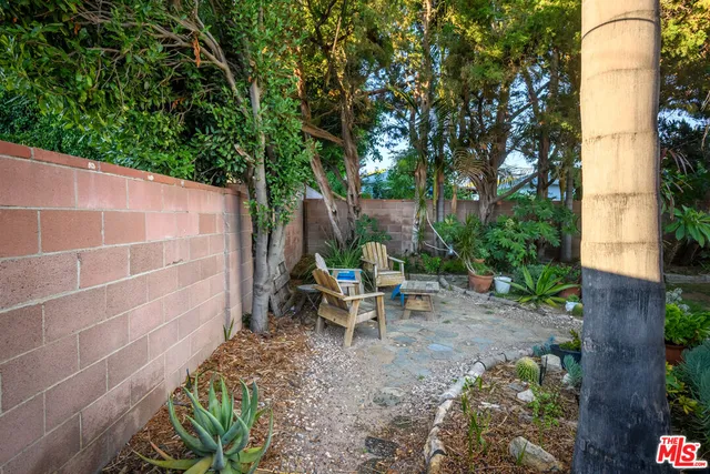 $4,900 | 16641 Gilmore Street, Lake Balboa, CA 91406