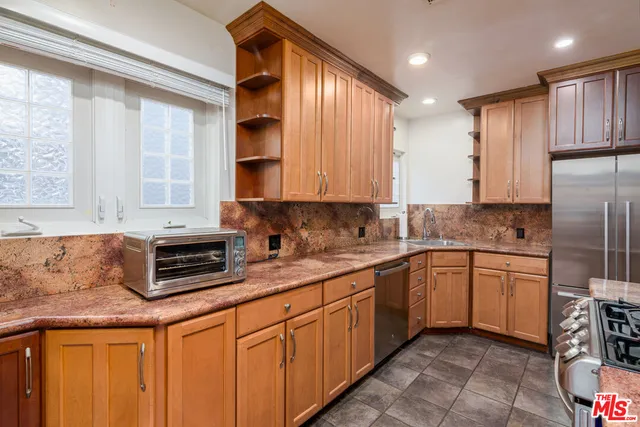 $4,900 | 16641 Gilmore Street, Lake Balboa, CA 91406