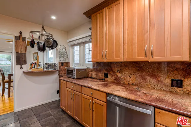 $4,900 | 16641 Gilmore Street, Lake Balboa, CA 91406