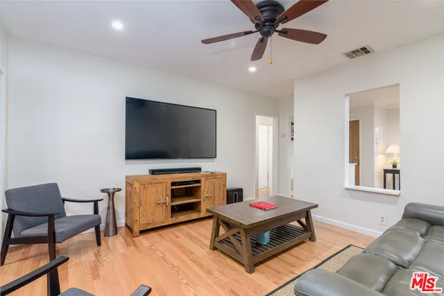 $4,900 | 16641 Gilmore Street, Lake Balboa, CA 91406