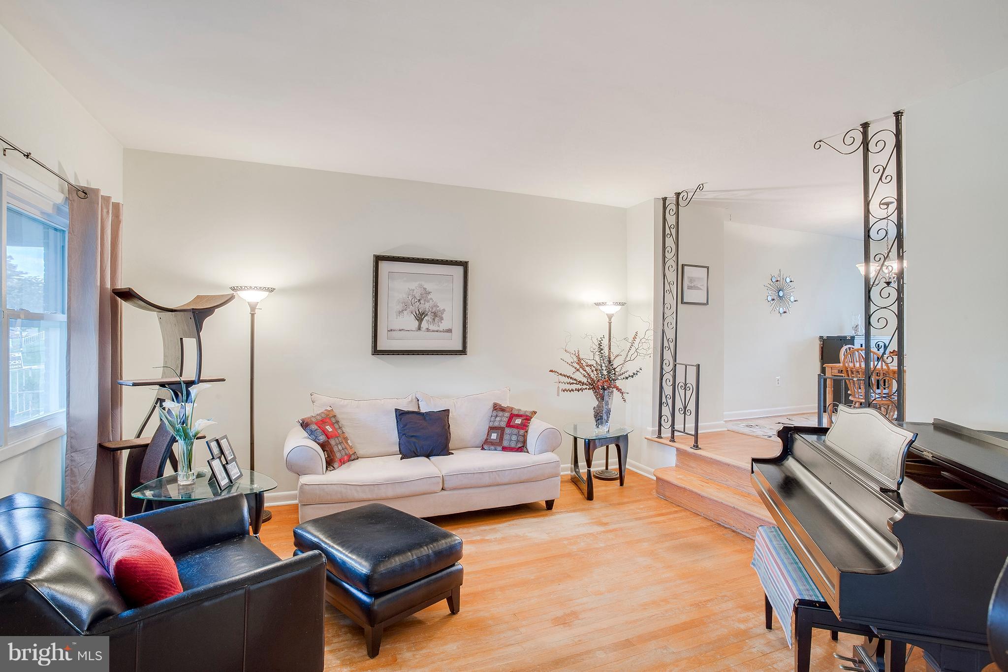 2117 Pitney Road Baltimore, MD 21234 - Photo 6 of 30 Living Room
