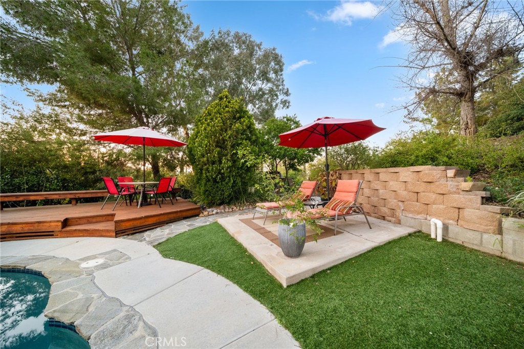 40440 Calle Torcida Temecula, CA 92591 - Photo 40 of 48 a view of a patio with chairs and a table under an umbrella