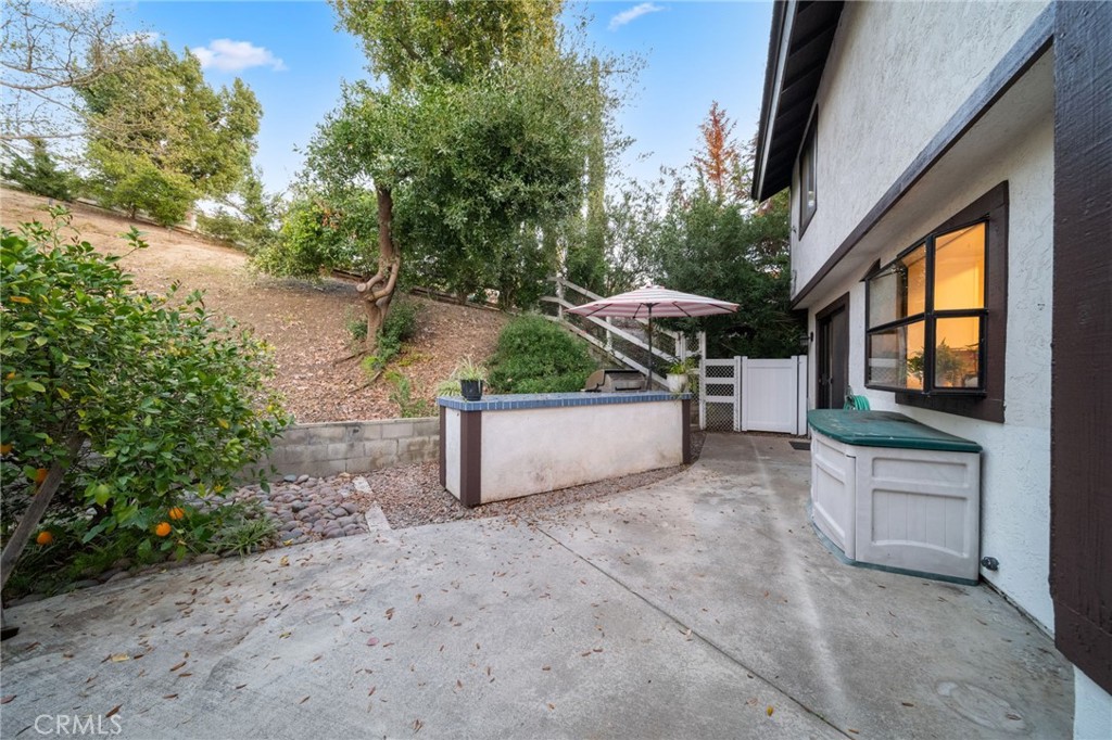 40440 Calle Torcida Temecula, CA 92591 - Photo 41 of 48 a view of a couches with wooden fence