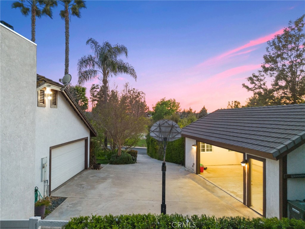 40440 Calle Torcida Temecula, CA 92591 - Photo 46 of 48 a backyard of a house with lots of green space