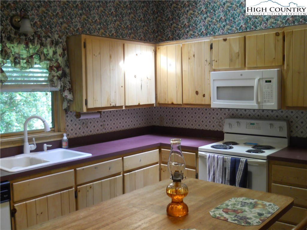 210 A The Ponds Road Banner Elk, NC 28604 - Photo 10 of 13 Gallery Image 10