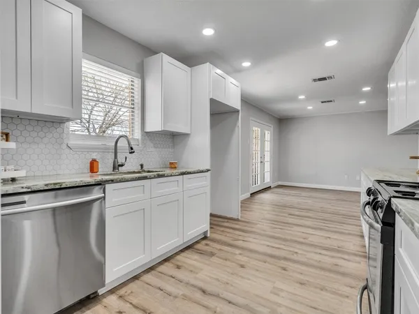 $299,990 | 2305 Peach Lane, Pasadena, TX 77502