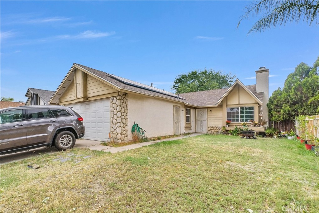 2355 Stonybrook Way Perris, CA 92571 - Photo 3 of 19