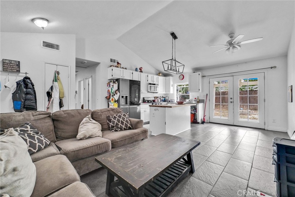2355 Stonybrook Way Perris, CA 92571 - Photo 5 of 19