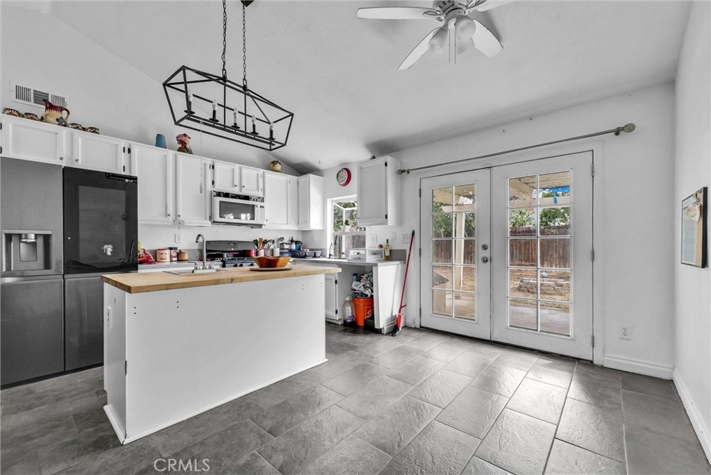 2355 Stonybrook Way Perris, CA 92571 - Photo 6 of 19