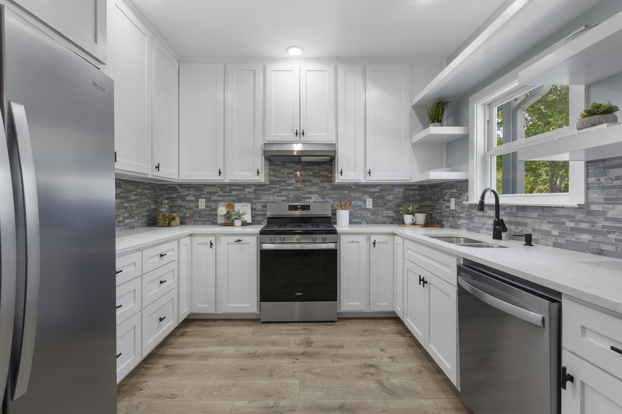 700 South Church Street Lockhart, TX 78644 - Photo 8 of 37 Gourmet kitchen.