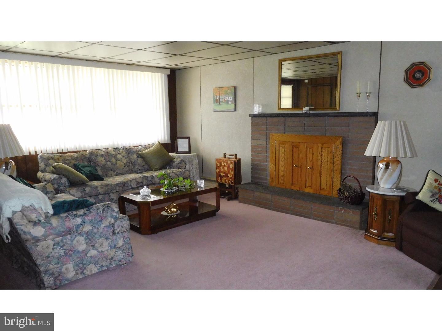162 Woodland Road Huntingdon Valley, PA 19006 - Photo 2 of 6 Family Room