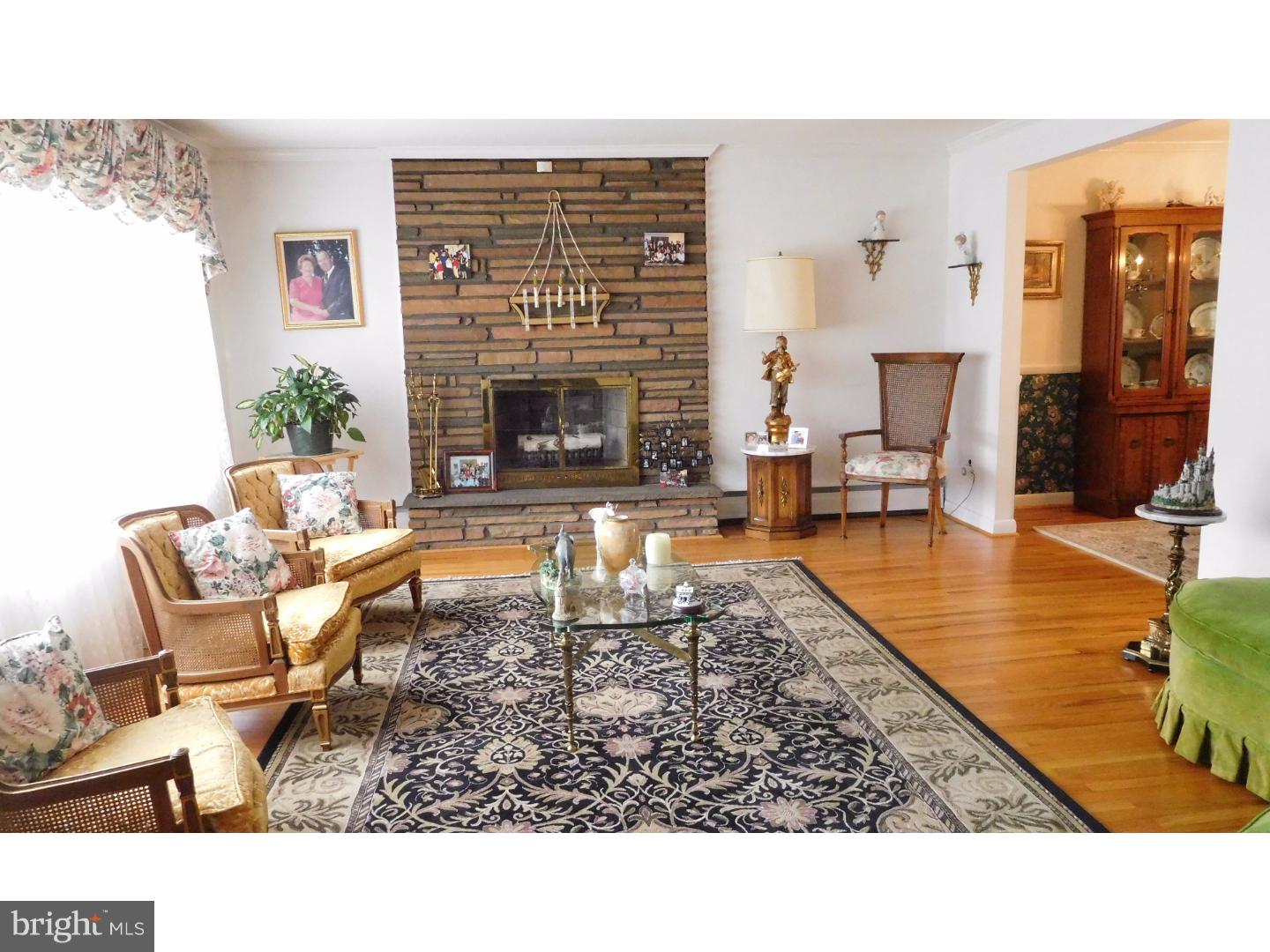 162 Woodland Road Huntingdon Valley, PA 19006 - Photo 3 of 6 Living Room