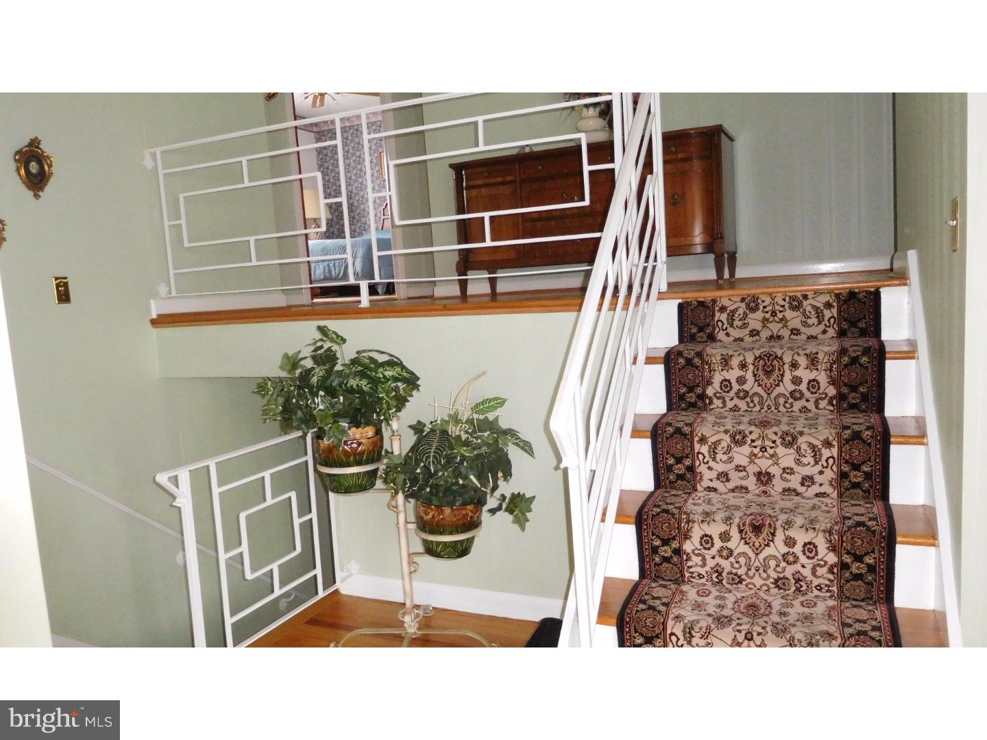 162 Woodland Road Huntingdon Valley, PA 19006 - Photo 5 of 6 Foyer