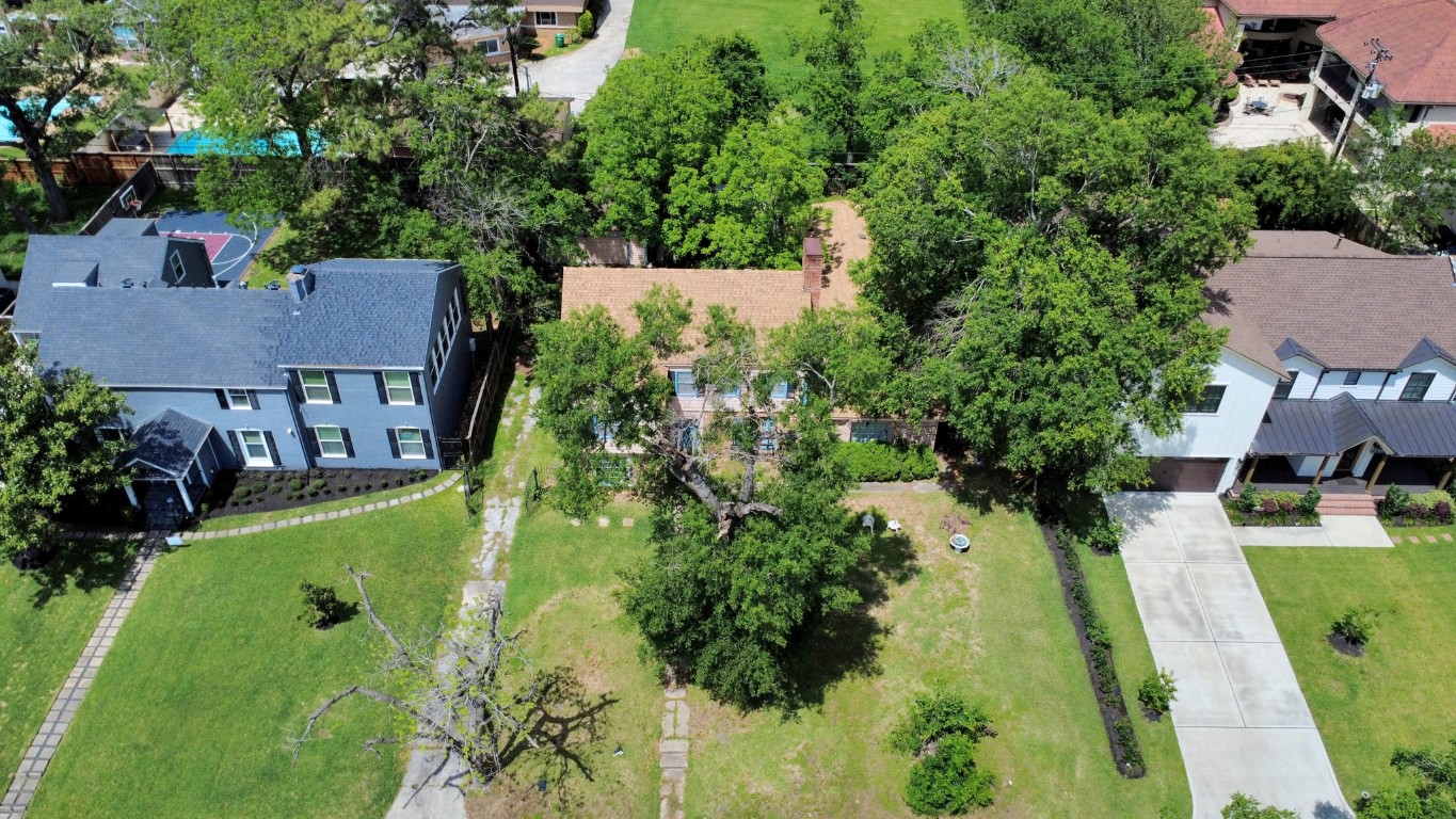 3735 Rio Vista Street Houston, TX 77021 - Photo 13 of 19 an aerial view of residential house with outdoor space and trees all around