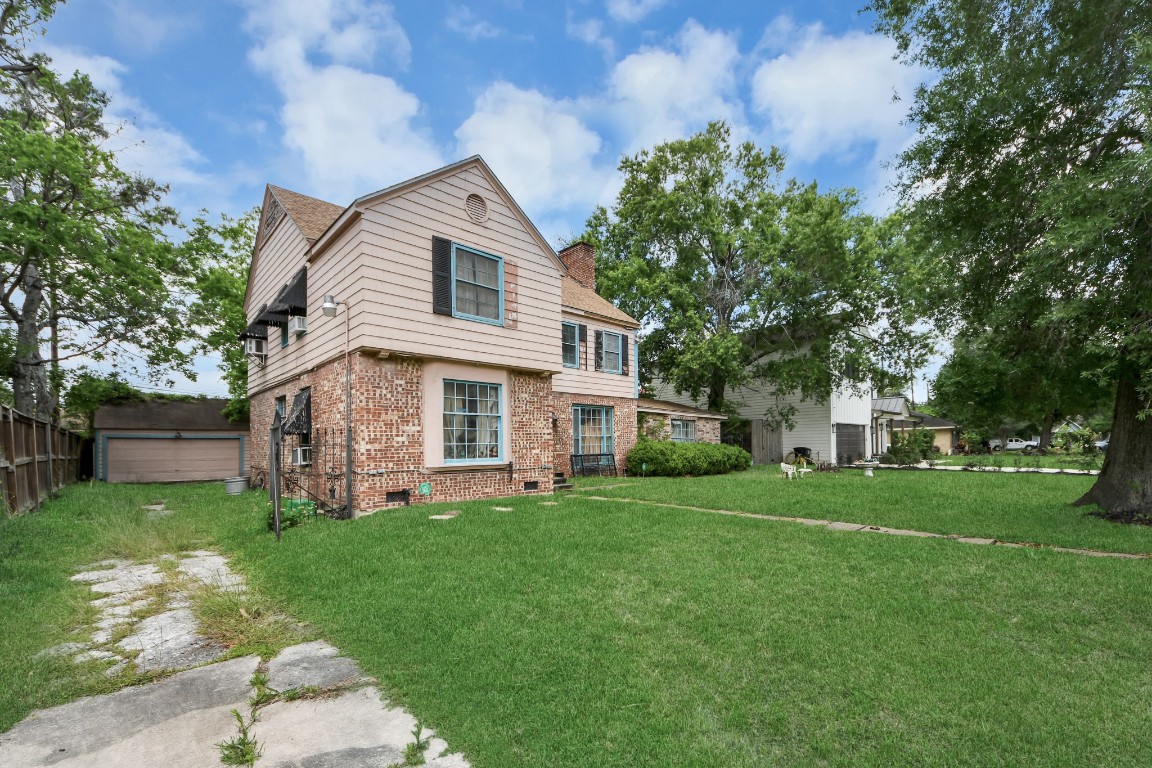 3735 Rio Vista Street Houston, TX 77021 - Photo 3 of 19 a front view of a house with a yard and trees