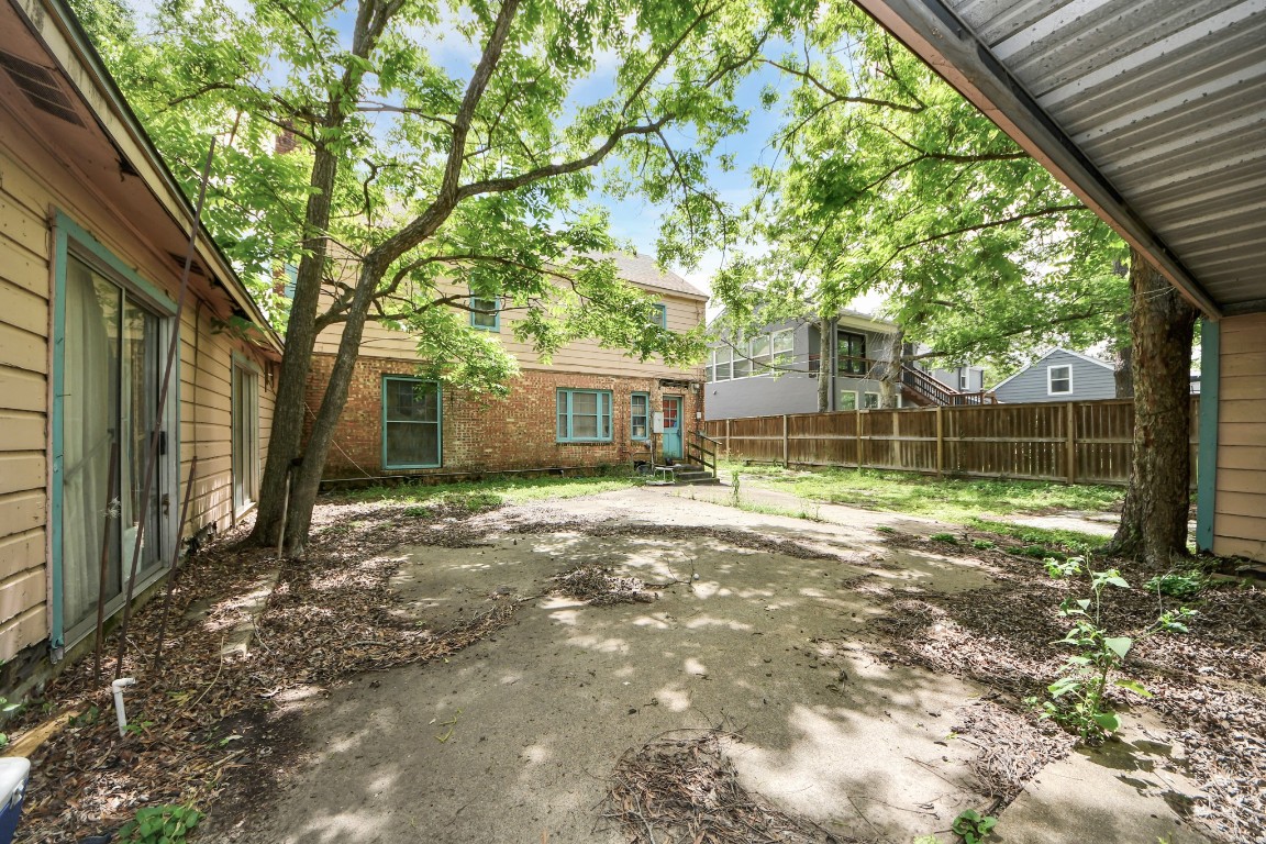 3735 Rio Vista Street Houston, TX 77021 - Photo 10 of 19 a view of a house with a yard