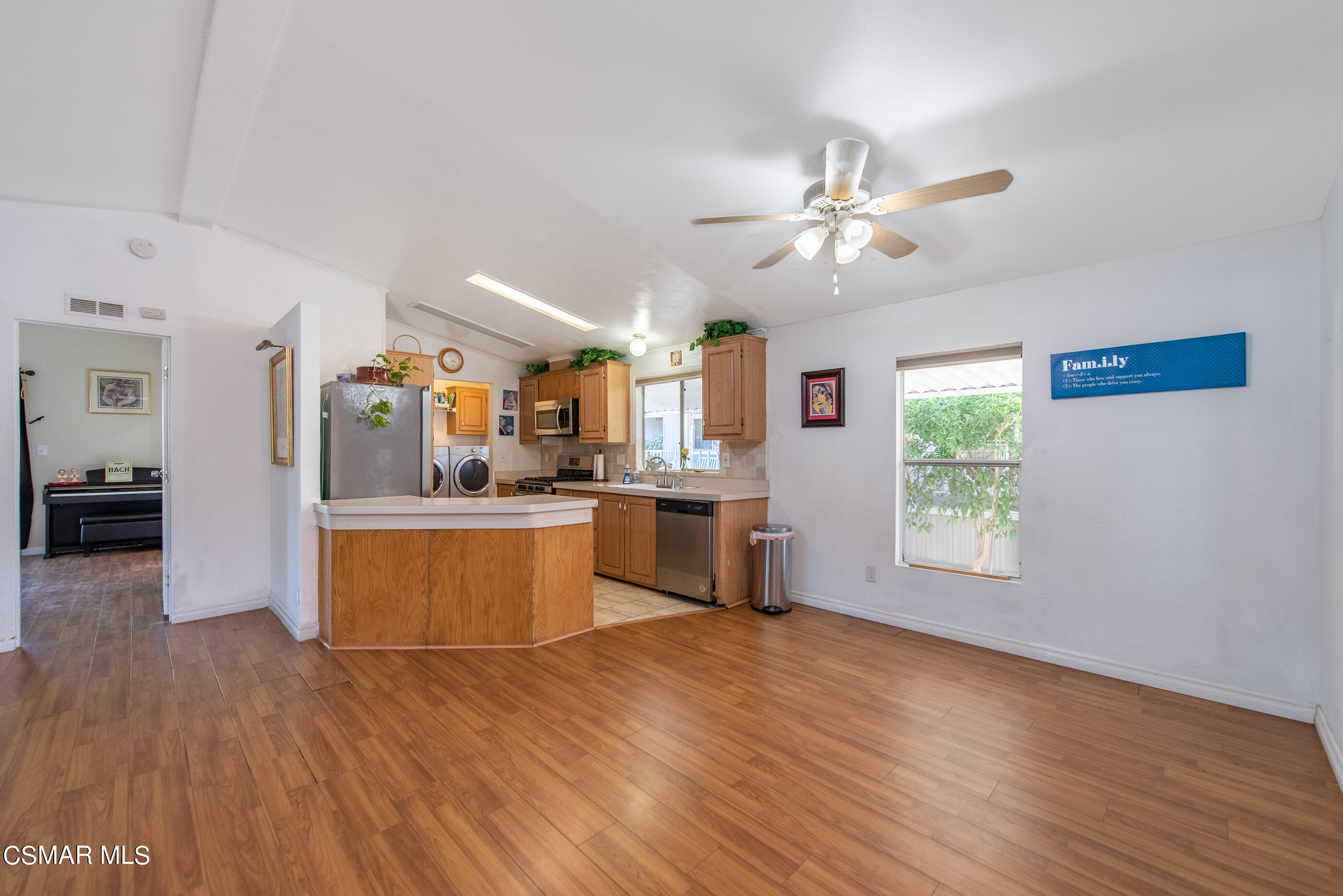 1550 Rory Lane, Unit 185 Simi Valley, CA 93063 - Photo 8 of 28 1550 Rory Ln Simi Valley-8