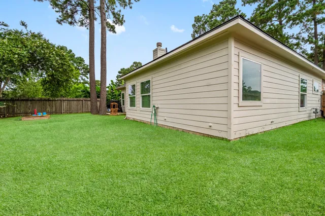 a view of a house with a backyard