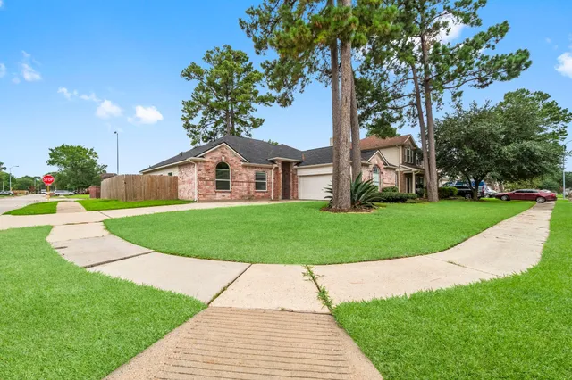 a view of a house with a yard