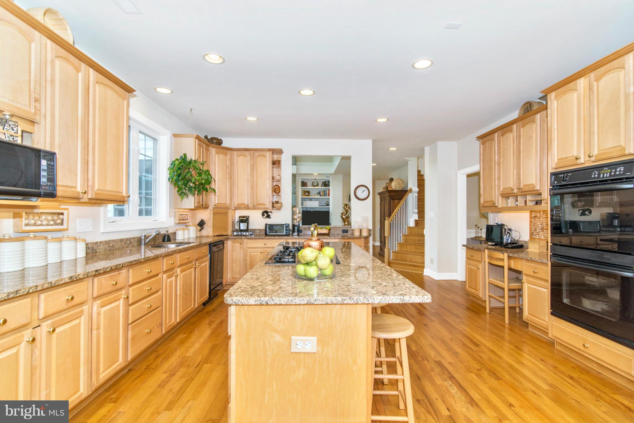10401 Grey Fox Road Potomac, MD 20854 - Photo 15 of 28 Kitchen
