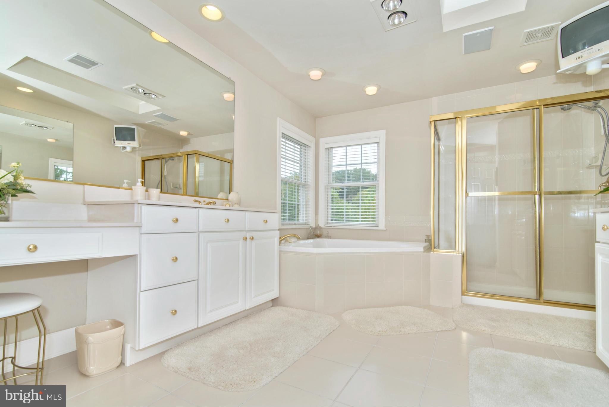 10401 Grey Fox Road Potomac, MD 20854 - Photo 20 of 28 Bath (Master)
